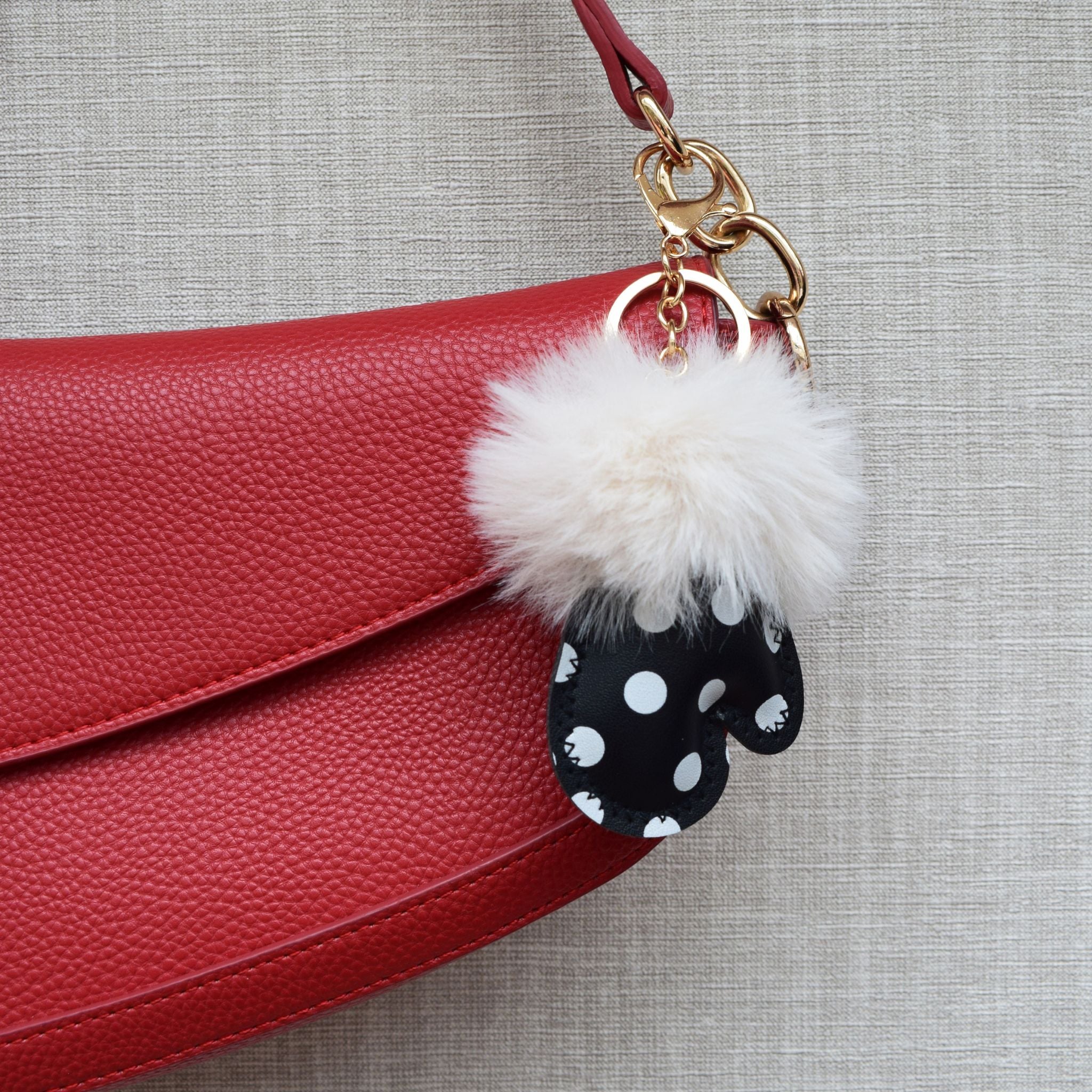 Handschoen bag chain met fluffy pompon - Goud, zwart en wit