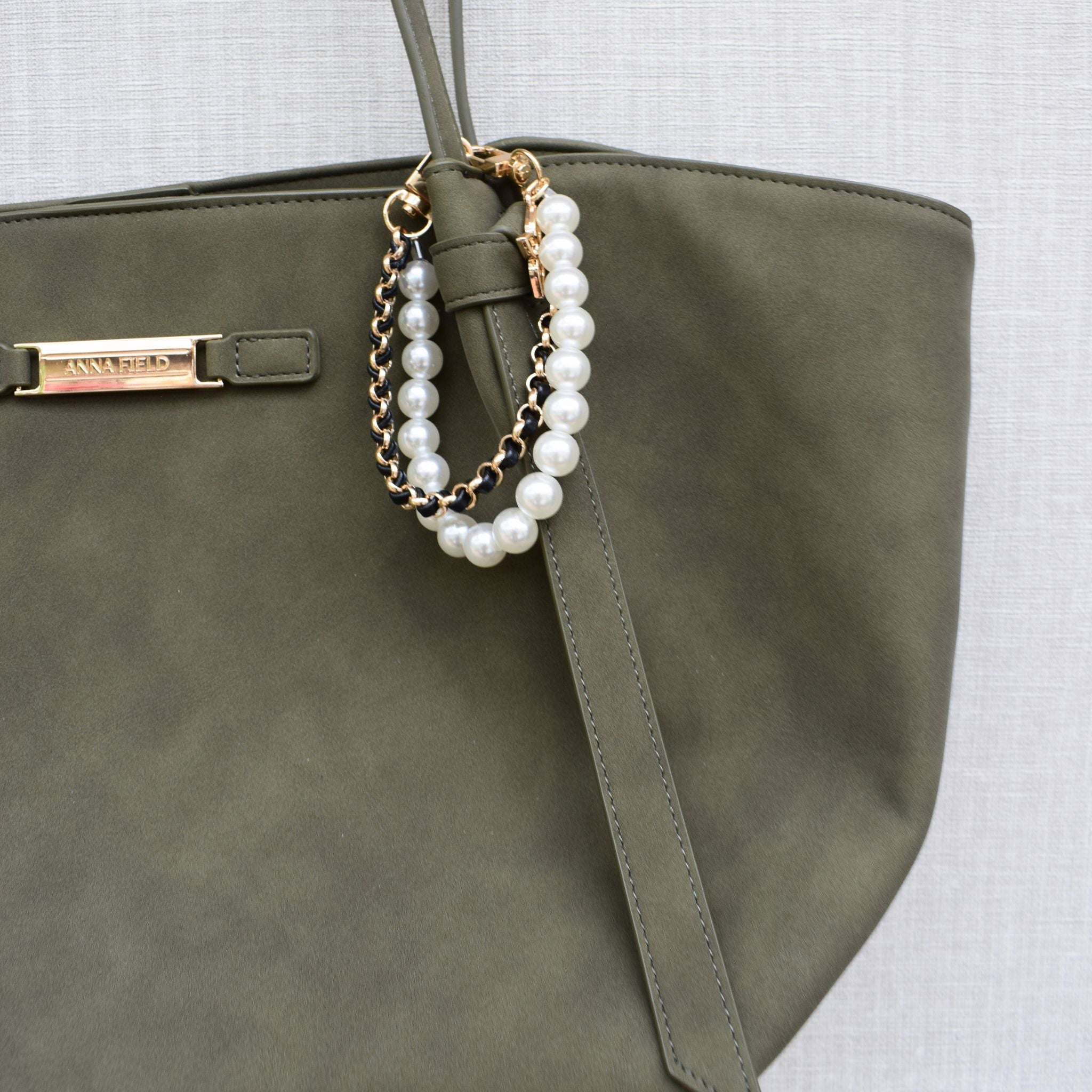 Parel en bloem bag chain - Goud, zwart en parelmoer